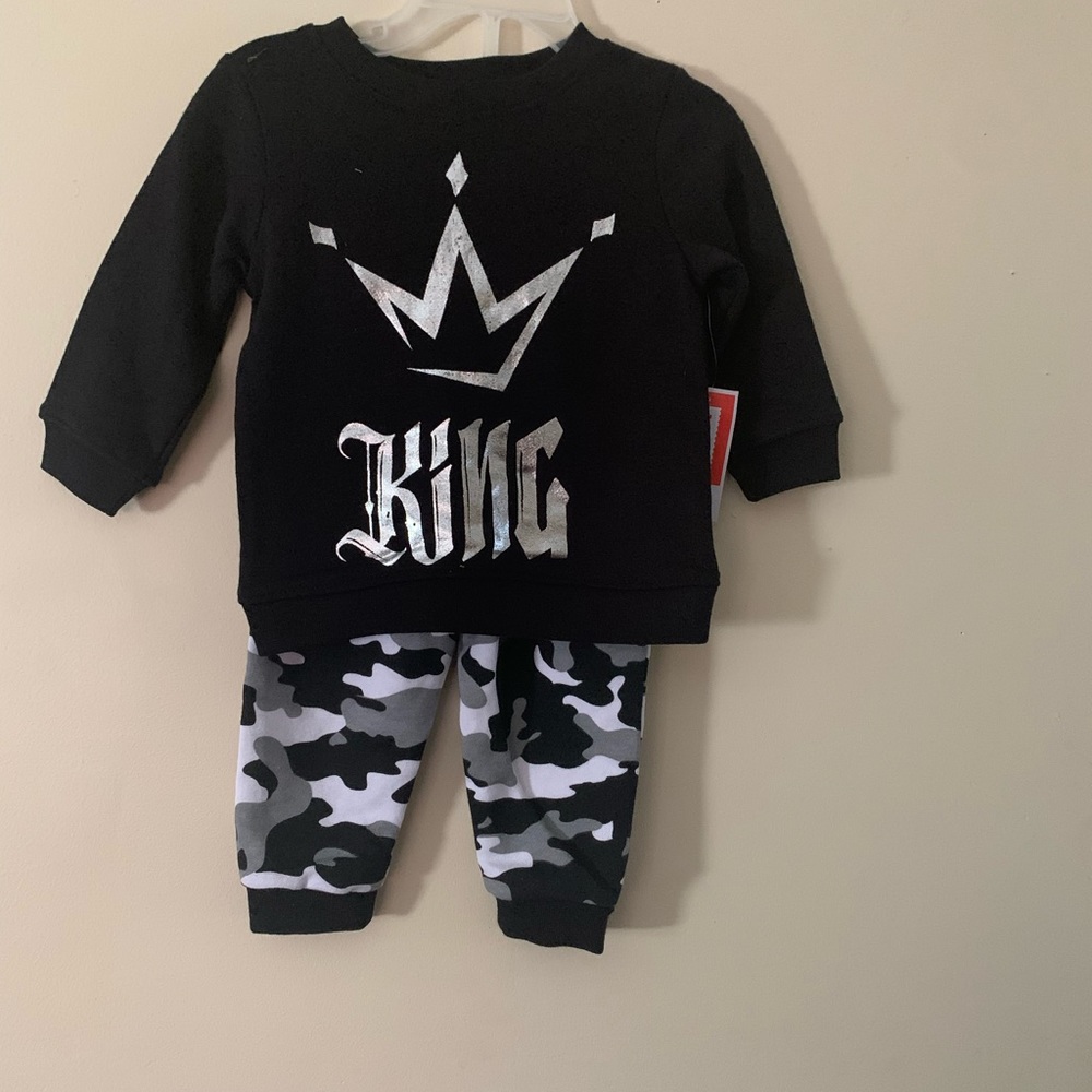 Boys 12 months 2 piece, sweatshirt and Sweatpants. New.